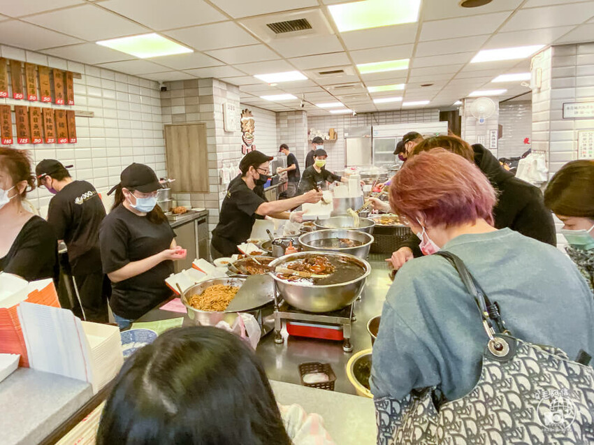台中市西區夜間部爌肉飯 | 台中米其林必比登推薦美食，宵夜必吃招牌爌肉飯~營業到AM2:00