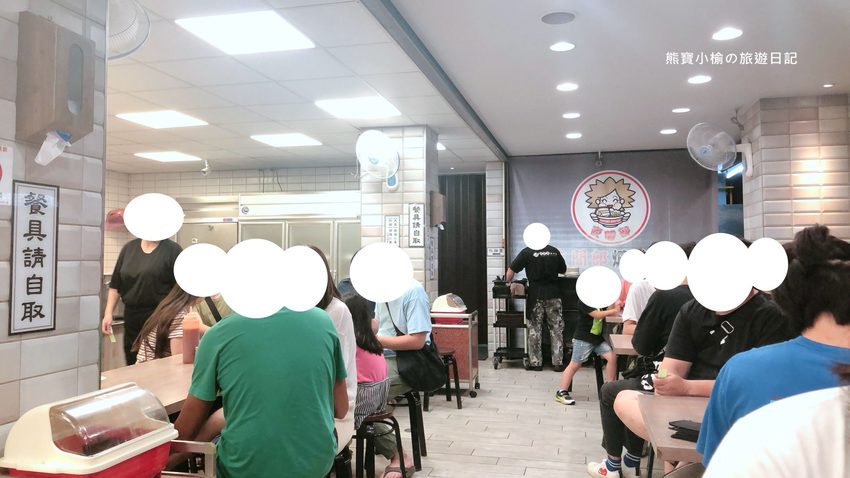 夜間部爌肉飯,台中西區精誠路晚餐宵夜必吃美食,價格平價選擇多,生意好到一位難求,內文附詳細菜單。 @熊寶小榆の旅遊日記