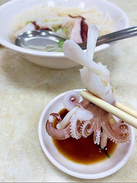 台南國華街│葉家小卷米粉:晚來就容易向隅的限量美味-小卷米粉湯