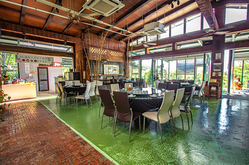 苗栗頭份,五星級製茶園-怡明茶園,來到這兒不僅品茶吃茶還賞茶~一舉數得很滿足。 - 微笑Joe幸運