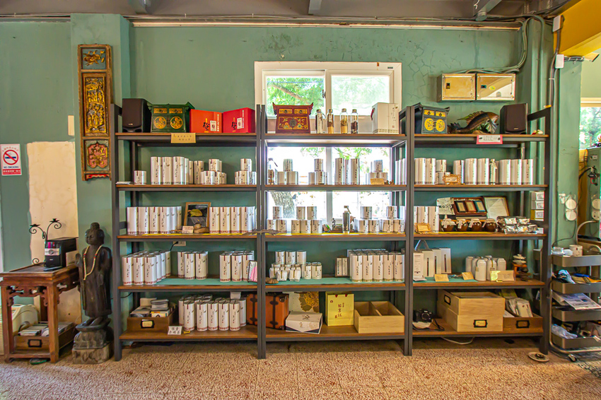 苗栗頭份,五星級製茶園-怡明茶園,來到這兒不僅品茶吃茶還賞茶~一舉數得很滿足。 - 微笑Joe幸運