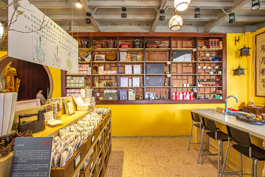 苗栗頭份,五星級製茶園-怡明茶園,來到這兒不僅品茶吃茶還賞茶~一舉數得很滿足。 - 微笑Joe幸運