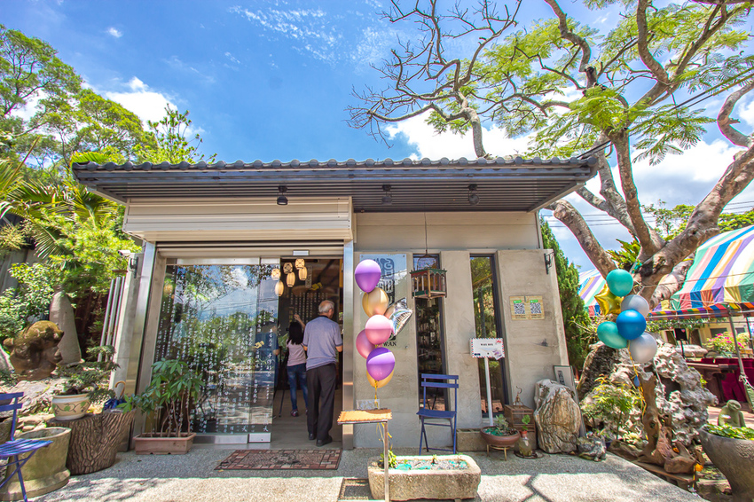 苗栗頭份,五星級製茶園-怡明茶園,來到這兒不僅品茶吃茶還賞茶~一舉數得很滿足。 - 微笑Joe幸運