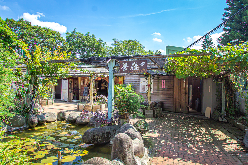 苗栗頭份,五星級製茶園-怡明茶園,來到這兒不僅品茶吃茶還賞茶~一舉數得很滿足。 - 微笑Joe幸運