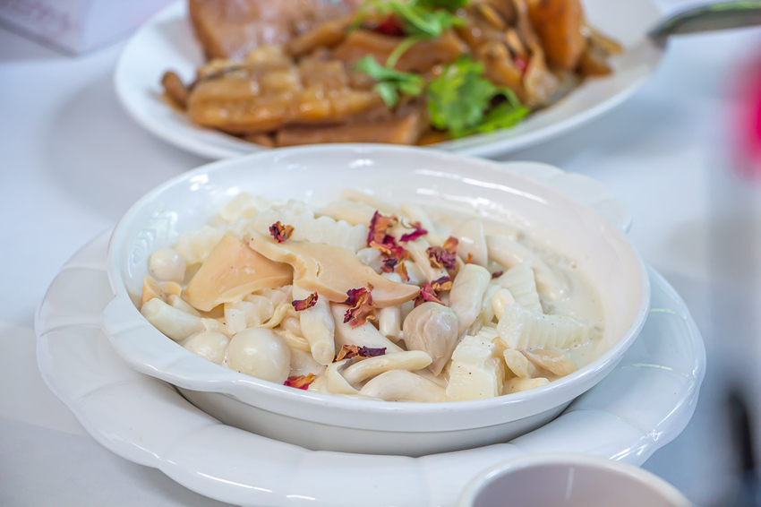 苗栗頭份,五星級製茶園-怡明茶園,來到這兒不僅品茶吃茶還賞茶~一舉數得很滿足。 - 微笑Joe幸運