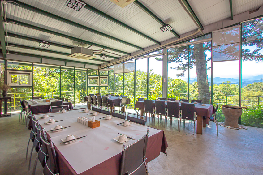 苗栗頭份,五星級製茶園-怡明茶園,來到這兒不僅品茶吃茶還賞茶~一舉數得很滿足。 - 微笑Joe幸運