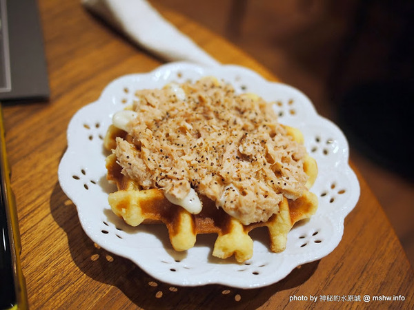 oven coffee(台中中港店)：【食記】台中西區-OVEN coffee烤香(台中中港店)@草悟道 : 咖啡還不錯,鬆餅需要再脆點