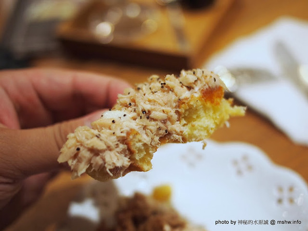 oven coffee(台中中港店)：【食記】台中西區-OVEN coffee烤香(台中中港店)@草悟道 : 咖啡還不錯,鬆餅需要再脆點