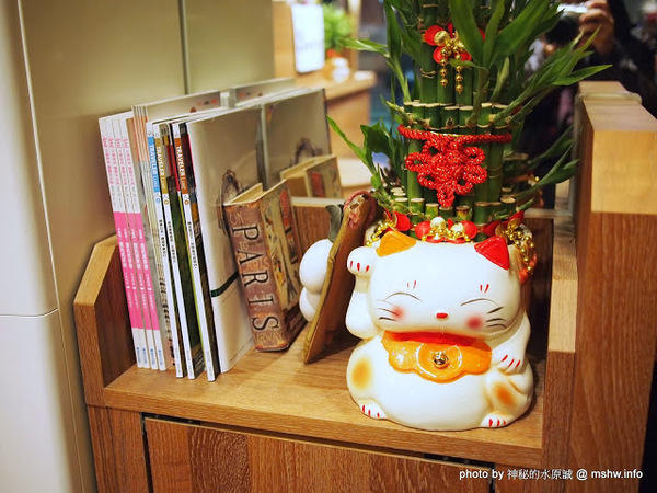 oven coffee(台中中港店)：【食記】台中西區-OVEN coffee烤香(台中中港店)@草悟道 : 咖啡還不錯,鬆餅需要再脆點