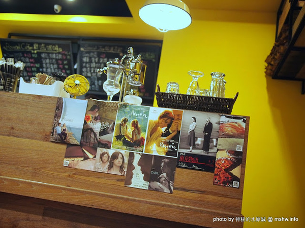 oven coffee(台中中港店)：【食記】台中西區-OVEN coffee烤香(台中中港店)@草悟道 : 咖啡還不錯,鬆餅需要再脆點