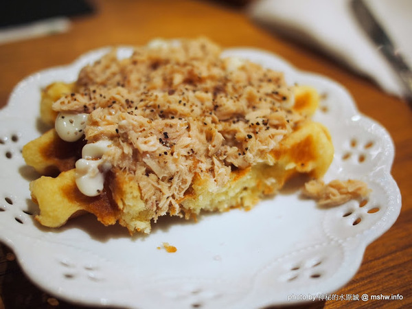 oven coffee(台中中港店)：【食記】台中西區-OVEN coffee烤香(台中中港店)@草悟道 : 咖啡還不錯,鬆餅需要再脆點