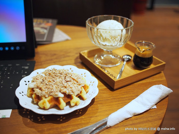 oven coffee(台中中港店)：【食記】台中西區-OVEN coffee烤香(台中中港店)@草悟道 : 咖啡還不錯,鬆餅需要再脆點