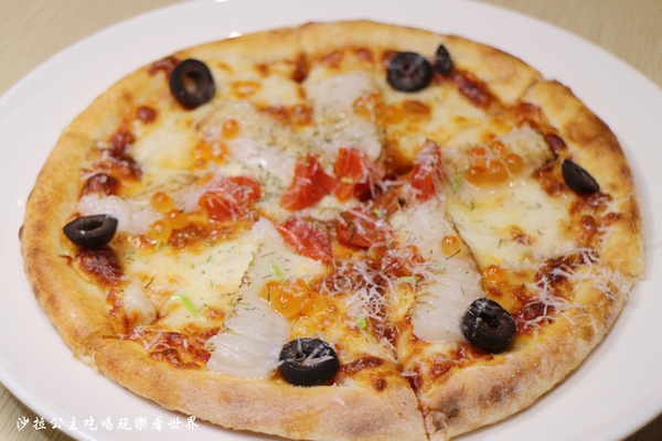 義大利米蘭手工窯烤披薩餐廳(台北中山店)：四平陽光商圈美食『義大利米蘭手工窯烤披薩餐廳(台北中山店)』必點冰披薩/肋排/牛.羊排/捷運松江南京站