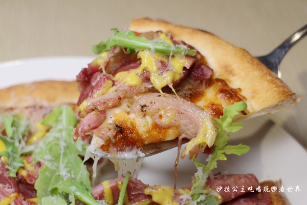 義大利米蘭手工窯烤披薩餐廳(台北中山店)：四平陽光商圈美食『義大利米蘭手工窯烤披薩餐廳(台北中山店)』必點冰披薩/肋排/牛.羊排/捷運松江南京站