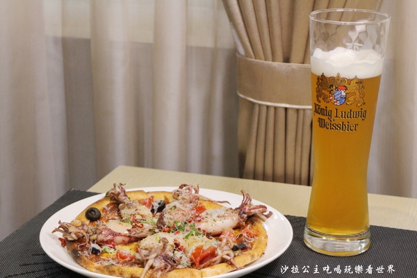 義大利米蘭手工窯烤披薩餐廳(台北中山店)：四平陽光商圈美食『義大利米蘭手工窯烤披薩餐廳(台北中山店)』必點冰披薩/肋排/牛.羊排/捷運松江南京站