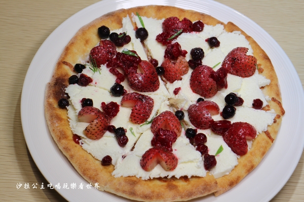 義大利米蘭手工窯烤披薩餐廳(台北中山店)：四平陽光商圈美食『義大利米蘭手工窯烤披薩餐廳(台北中山店)』必點冰披薩/肋排/牛.羊排/捷運松江南京站