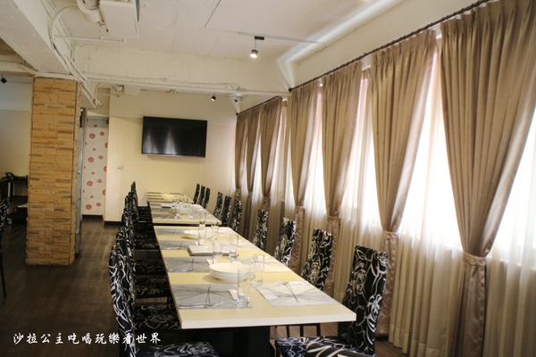 義大利米蘭手工窯烤披薩餐廳(台北中山店)：四平陽光商圈美食『義大利米蘭手工窯烤披薩餐廳(台北中山店)』必點冰披薩/肋排/牛.羊排/捷運松江南京站