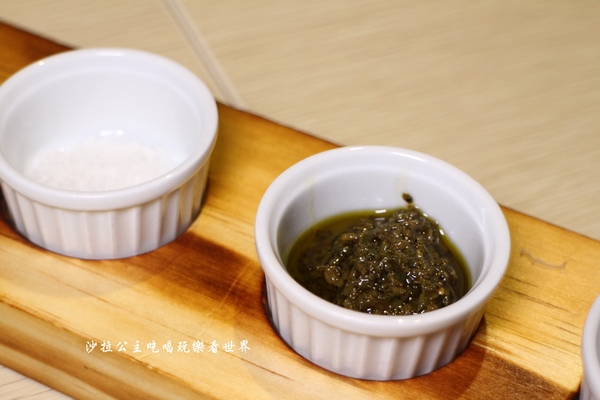 義大利米蘭手工窯烤披薩餐廳(台北中山店)：四平陽光商圈美食『義大利米蘭手工窯烤披薩餐廳(台北中山店)』必點冰披薩/肋排/牛.羊排/捷運松江南京站