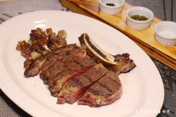 義大利米蘭手工窯烤披薩餐廳(台北中山店)：中秋節月餅披薩？！『義大利米蘭手工窯烤披薩』捷運松江南京站/窯烤牛排/羊排應有盡有