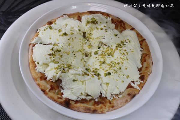 義大利米蘭手工窯烤披薩餐廳(台北中山店)：中秋節月餅披薩？！『義大利米蘭手工窯烤披薩』捷運松江南京站/窯烤牛排/羊排應有盡有