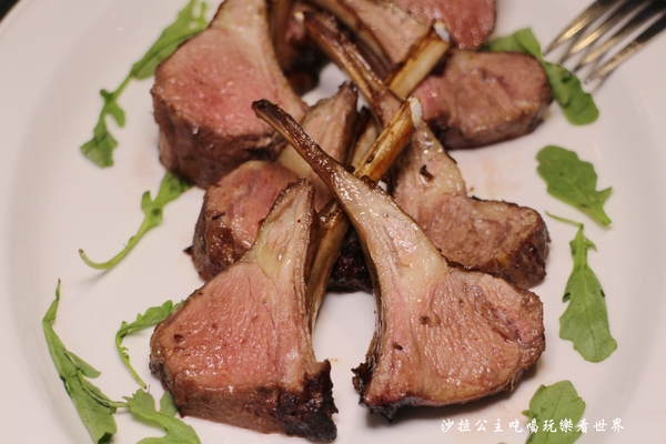 義大利米蘭手工窯烤披薩餐廳(台北中山店)：中秋節月餅披薩？！『義大利米蘭手工窯烤披薩』捷運松江南京站/窯烤牛排/羊排應有盡有