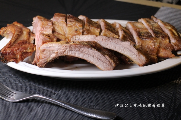 義大利米蘭手工窯烤披薩餐廳(台北中山店)：中秋節月餅披薩？！『義大利米蘭手工窯烤披薩』捷運松江南京站/窯烤牛排/羊排應有盡有