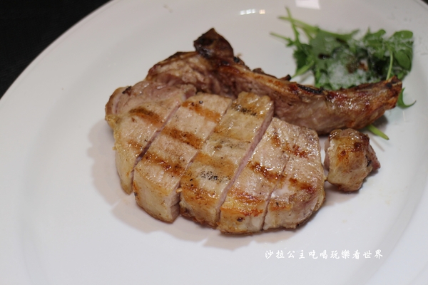 義大利米蘭手工窯烤披薩餐廳(台北中山店)：中秋節月餅披薩？！『義大利米蘭手工窯烤披薩』捷運松江南京站/窯烤牛排/羊排應有盡有