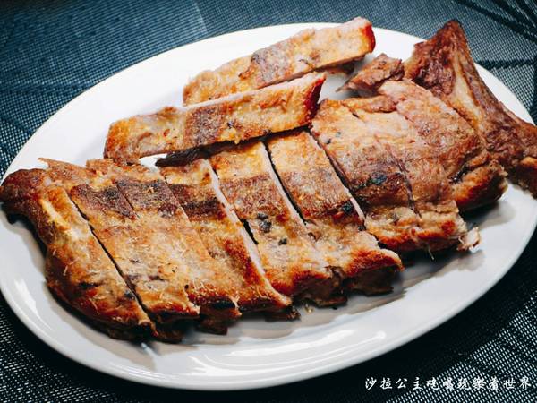 義大利米蘭手工窯烤披薩餐廳(台北中山店)：中秋節月餅披薩？！『義大利米蘭手工窯烤披薩』捷運松江南京站/窯烤牛排/羊排應有盡有