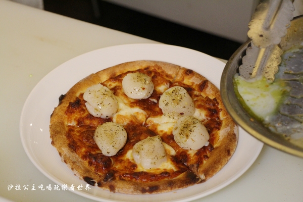 義大利米蘭手工窯烤披薩餐廳(台北中山店)：四平陽光商圈美食『義大利米蘭手工窯烤披薩餐廳(台北中山店)』必點冰披薩/肋排/牛.羊排/捷運松江南京站