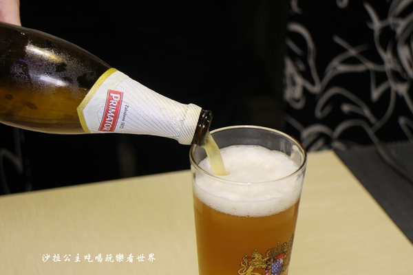 義大利米蘭手工窯烤披薩餐廳(台北中山店)：四平陽光商圈美食『義大利米蘭手工窯烤披薩餐廳(台北中山店)』必點冰披薩/肋排/牛.羊排/捷運松江南京站