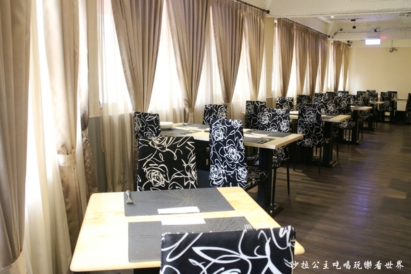 義大利米蘭手工窯烤披薩餐廳(台北中山店)：四平陽光商圈美食『義大利米蘭手工窯烤披薩餐廳(台北中山店)』必點冰披薩/肋排/牛.羊排/捷運松江南京站