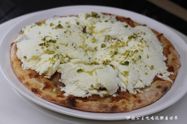 義大利米蘭手工窯烤披薩餐廳(台北中山店)：中秋節月餅披薩？！『義大利米蘭手工窯烤披薩』捷運松江南京站/窯烤牛排/羊排應有盡有