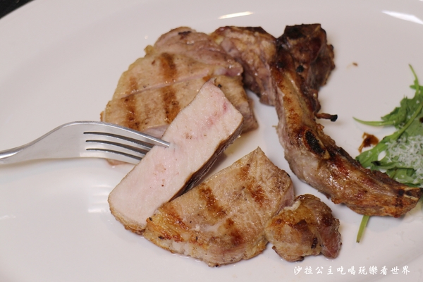 義大利米蘭手工窯烤披薩餐廳(台北中山店)：中秋節月餅披薩？！『義大利米蘭手工窯烤披薩』捷運松江南京站/窯烤牛排/羊排應有盡有