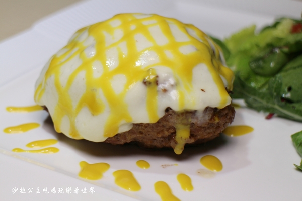 義大利米蘭手工窯烤披薩餐廳(台北中山店)：四平陽光商圈美食『義大利米蘭手工窯烤披薩餐廳(台北中山店)』必點冰披薩/肋排/牛.羊排/捷運松江南京站