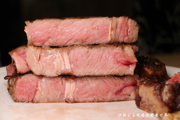 義大利米蘭手工窯烤披薩餐廳(台北中山店)：四平陽光商圈美食『義大利米蘭手工窯烤披薩餐廳(台北中山店)』必點冰披薩/肋排/牛.羊排/捷運松江南京站