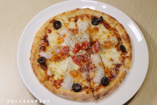 義大利米蘭手工窯烤披薩餐廳(台北中山店)：四平陽光商圈美食『義大利米蘭手工窯烤披薩餐廳(台北中山店)』必點冰披薩/肋排/牛.羊排/捷運松江南京站