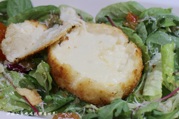 義大利米蘭手工窯烤披薩餐廳(台北中山店)：四平陽光商圈美食『義大利米蘭手工窯烤披薩餐廳(台北中山店)』必點冰披薩/肋排/牛.羊排/捷運松江南京站