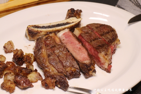 義大利米蘭手工窯烤披薩餐廳(台北中山店)：中秋節月餅披薩？！『義大利米蘭手工窯烤披薩』捷運松江南京站/窯烤牛排/羊排應有盡有