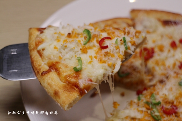 義大利米蘭手工窯烤披薩餐廳(台北中山店)：四平陽光商圈美食『義大利米蘭手工窯烤披薩餐廳(台北中山店)』必點冰披薩/肋排/牛.羊排/捷運松江南京站