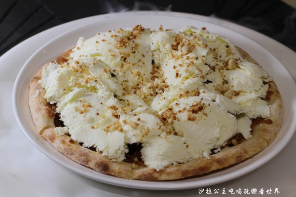 義大利米蘭手工窯烤披薩餐廳(台北中山店)：中秋節月餅披薩？！『義大利米蘭手工窯烤披薩』捷運松江南京站/窯烤牛排/羊排應有盡有