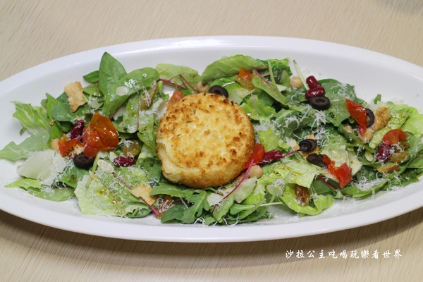 義大利米蘭手工窯烤披薩餐廳(台北中山店)：四平陽光商圈美食『義大利米蘭手工窯烤披薩餐廳(台北中山店)』必點冰披薩/肋排/牛.羊排/捷運松江南京站