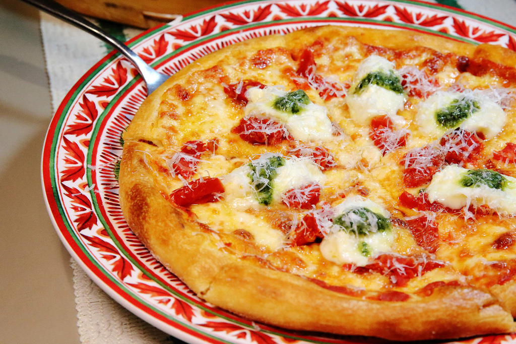 中山站義式餐廳推薦，義大利米蘭手工窯烤披薩，披薩美味又道地說