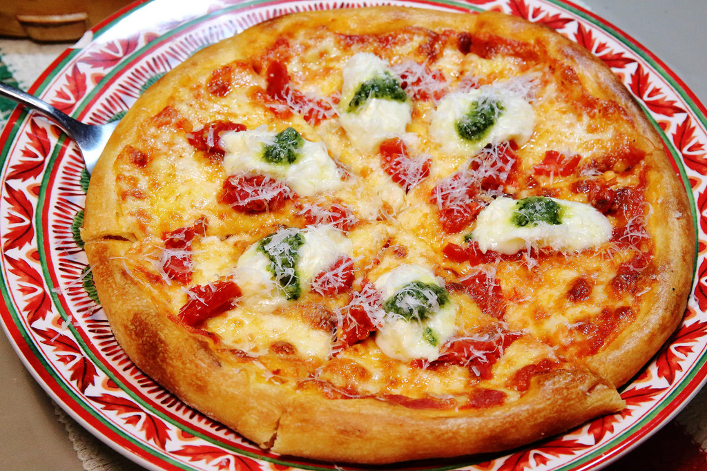 中山站義式餐廳推薦，義大利米蘭手工窯烤披薩，披薩美味又道地說