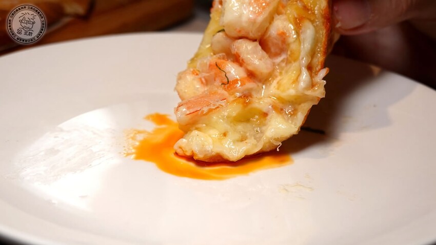 【 米蘭炸雞 】（再訪）我心目中排前三名的炸雞，皮脆肉嫩多汁很久不吃真的會想念．還有特級俄羅斯白鱘魚子