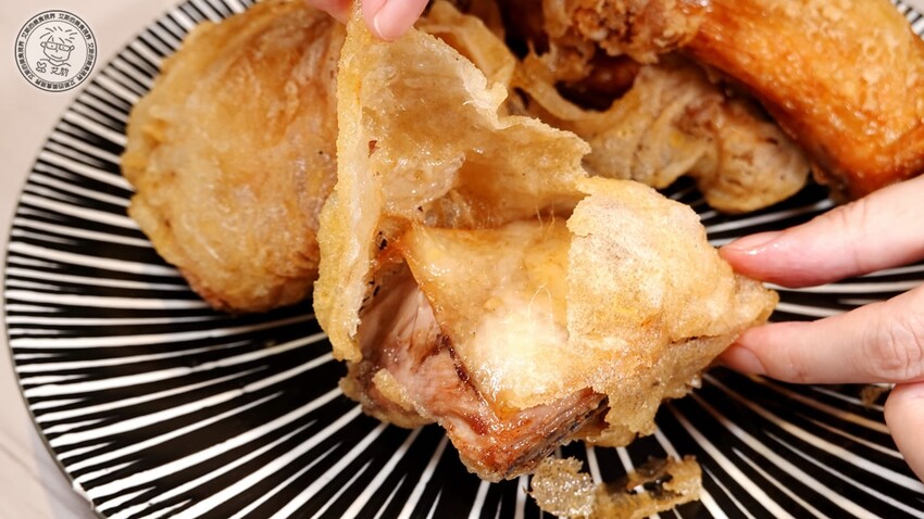 【 米蘭炸雞 】（再訪）我心目中排前三名的炸雞，皮脆肉嫩多汁很久不吃真的會想念．還有特級俄羅斯白鱘魚子