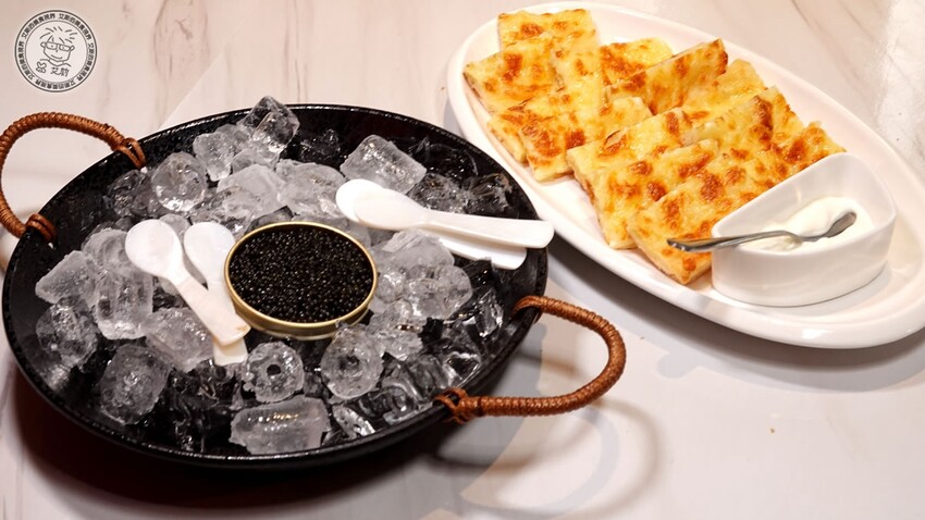 【 米蘭炸雞 】（再訪）我心目中排前三名的炸雞，皮脆肉嫩多汁很久不吃真的會想念．還有特級俄羅斯白鱘魚子