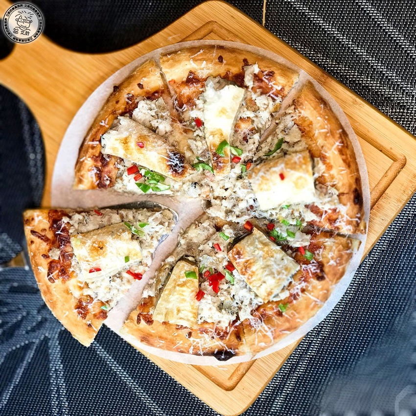 5六吋牛奶魚披薩6.jpg