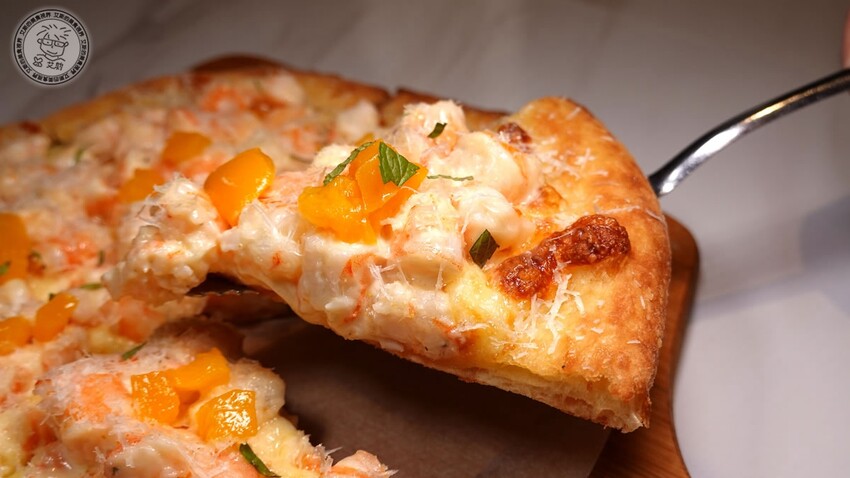 【 米蘭炸雞 】（再訪）我心目中排前三名的炸雞，皮脆肉嫩多汁很久不吃真的會想念．還有特級俄羅斯白鱘魚子