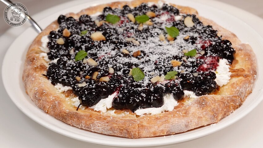 【 米蘭炸雞 】（再訪）我心目中排前三名的炸雞，皮脆肉嫩多汁很久不吃真的會想念．還有特級俄羅斯白鱘魚子