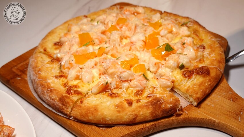 【 米蘭炸雞 】（再訪）我心目中排前三名的炸雞，皮脆肉嫩多汁很久不吃真的會想念．還有特級俄羅斯白鱘魚子